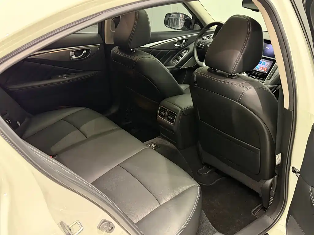 INFINITI Q50L