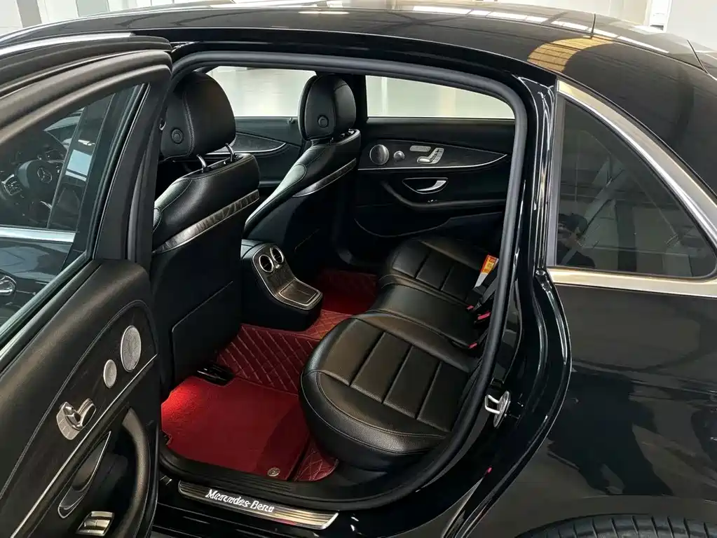 Mercedes-Benz E-Class — миниатюра 7