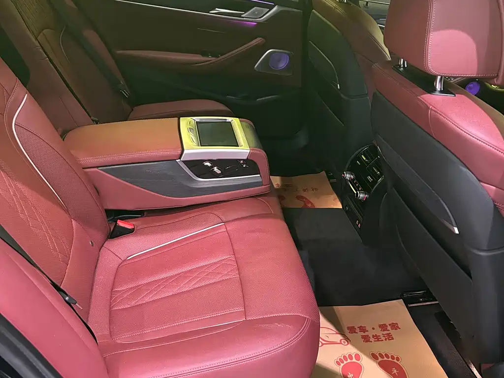 BMW 5 Series — миниатюра 5