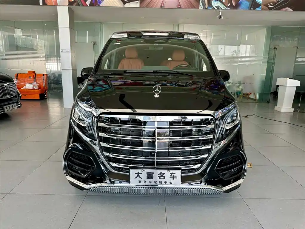 Mercedes-Benz Vito 2024 2.0T Elite 7 мест