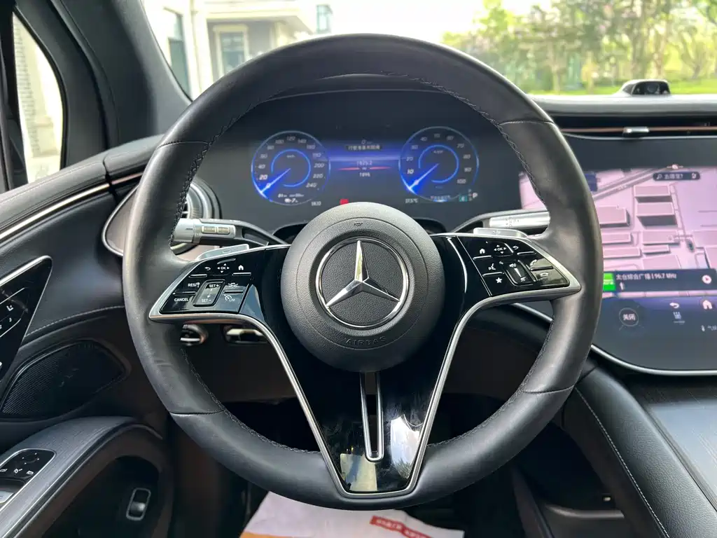 Mercedes-Benz EQS SUV — миниатюра 16