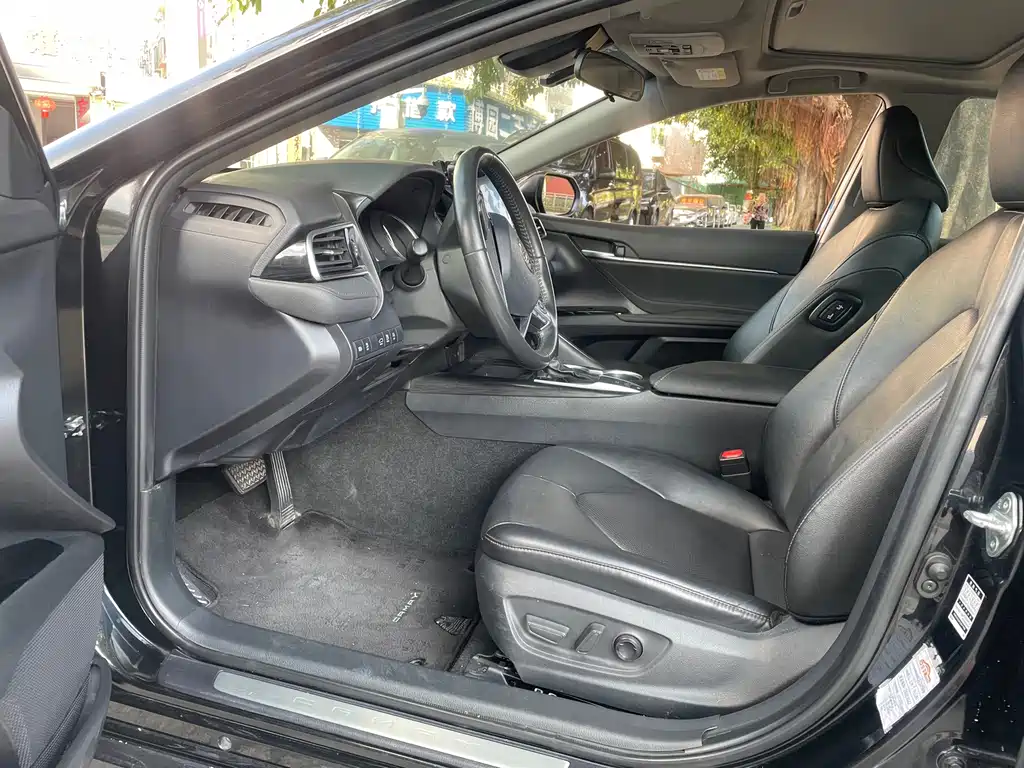 Toyota Camry — миниатюра 7