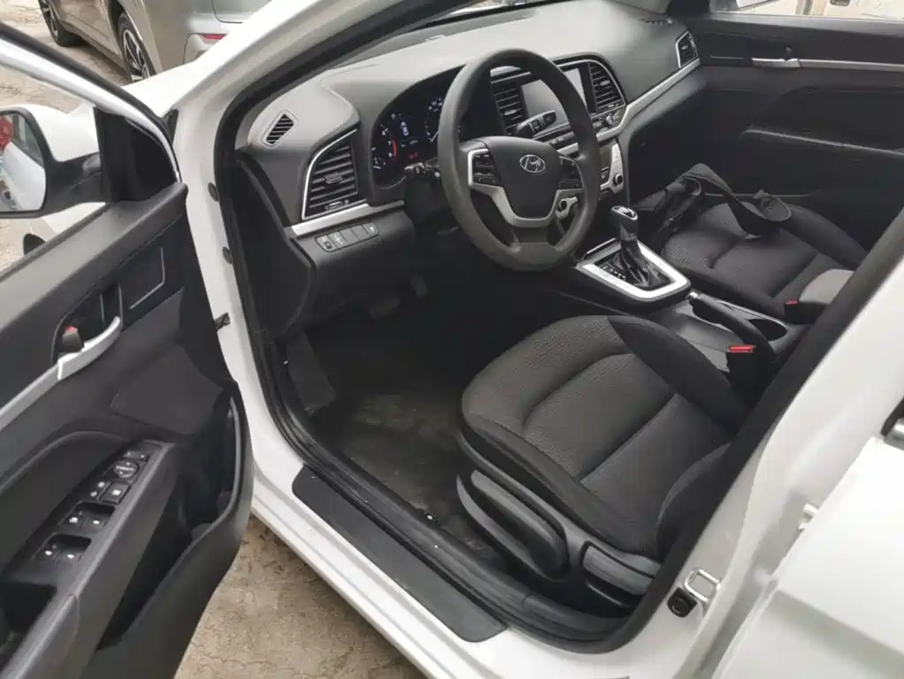 Hyundai Elantra — миниатюра 16