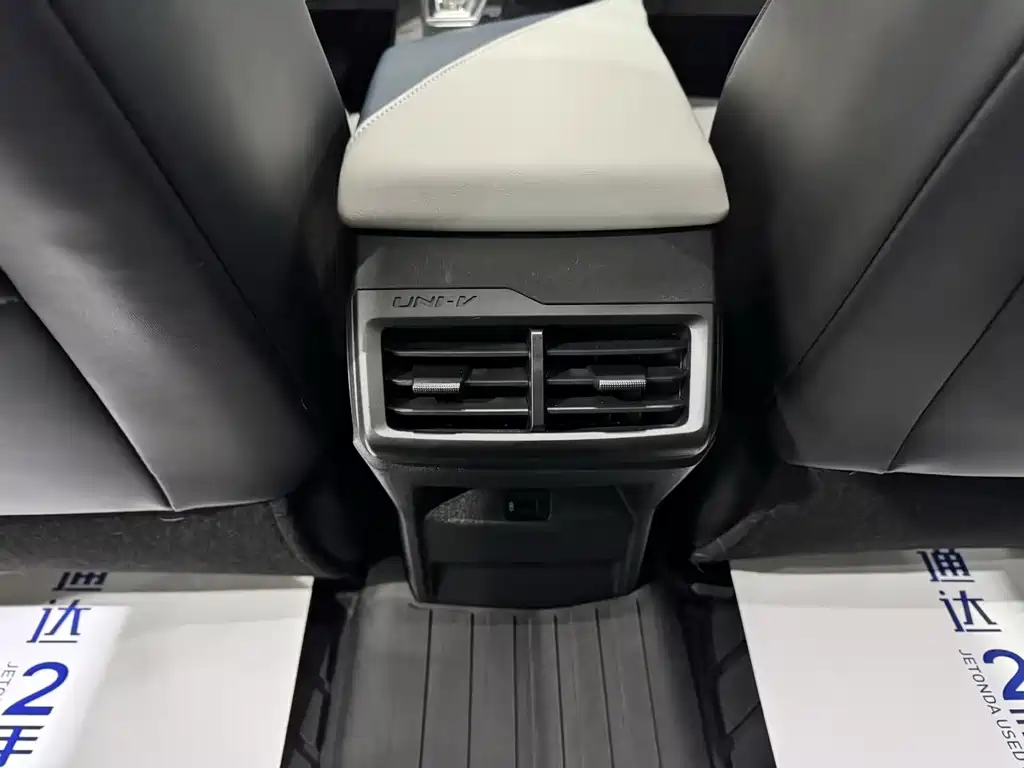Changan UNI-V iDD — миниатюра 25