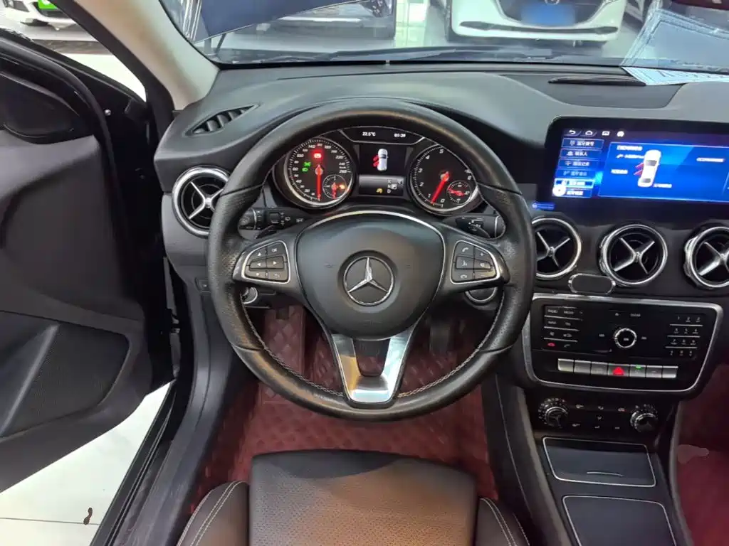 Mercedes-Benz GLA — миниатюра 11