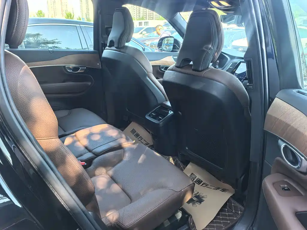 Volvo XC90 2023 B6 Luxury 7 мест