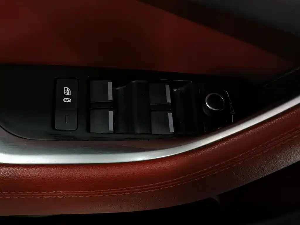 Jaguar XEL — миниатюра 9