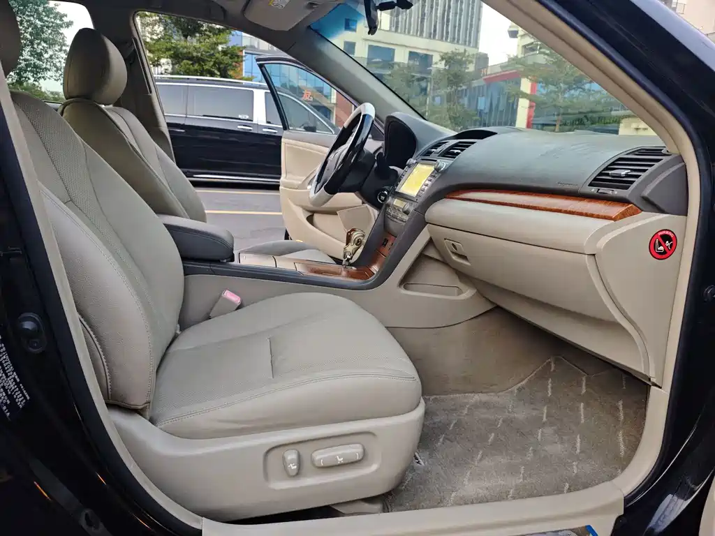 Toyota Camry — миниатюра 14