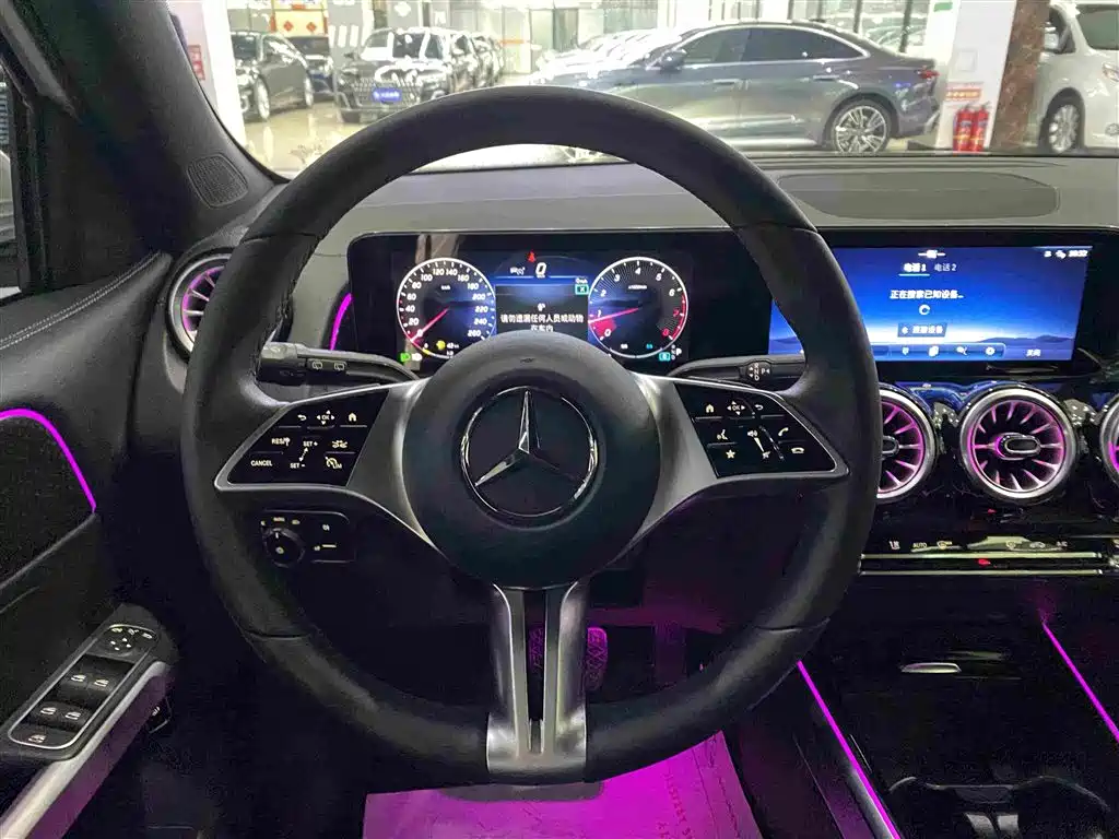 Mercedes-Benz GLB — миниатюра 11