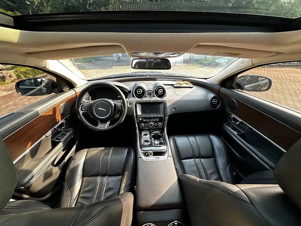 Jaguar XJ — миниатюра 5