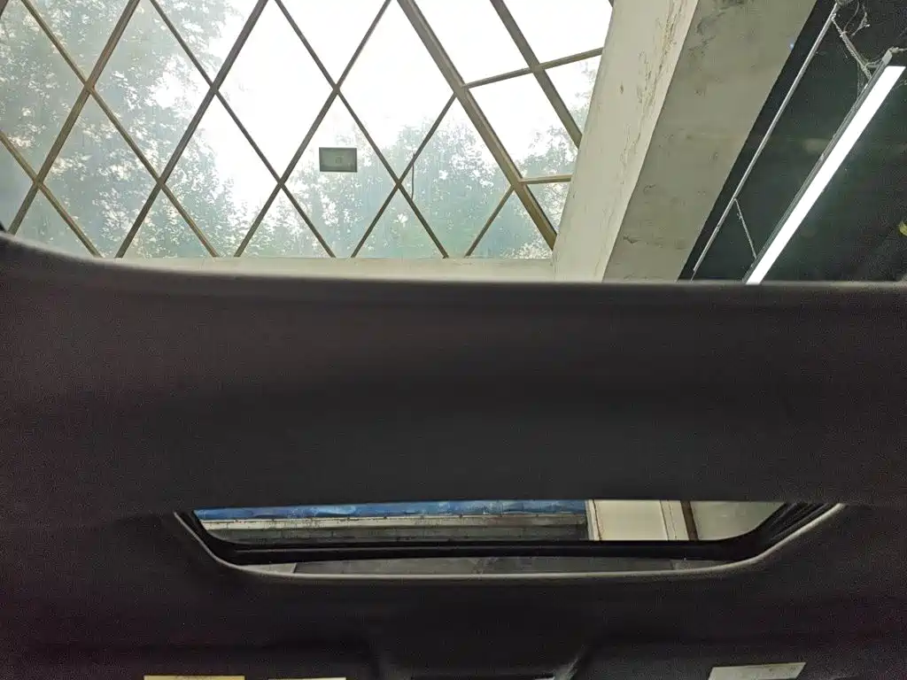Ford Explorer (Import) — миниатюра 14