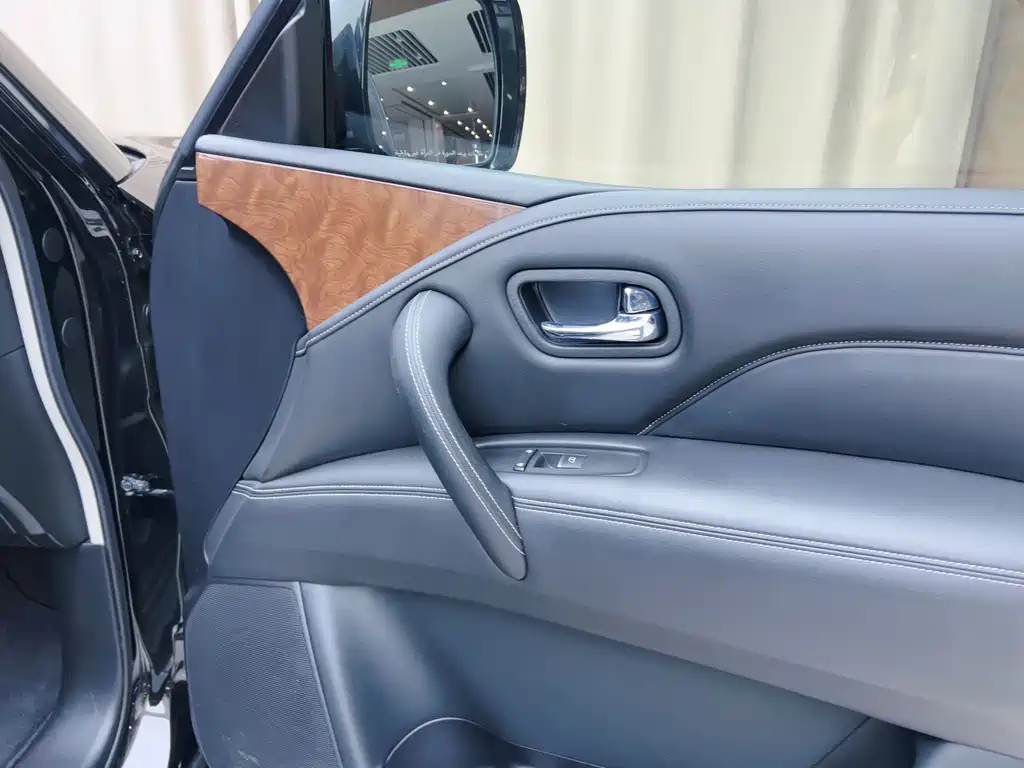 Infiniti QX80 — миниатюра 6