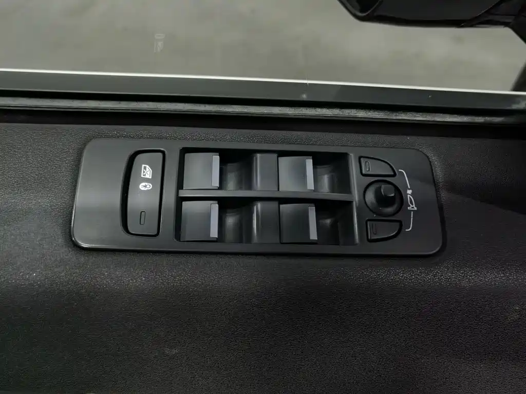 Land Rover Discovery Sport — миниатюра 9