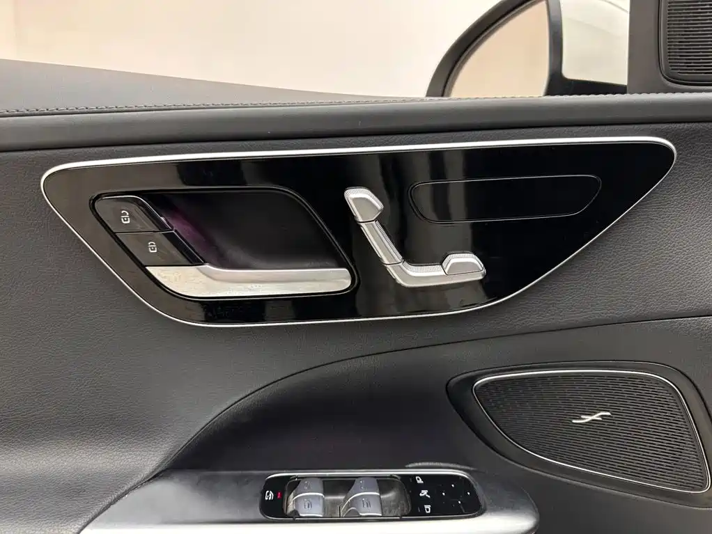 Mercedes-Benz C-Class — миниатюра 15