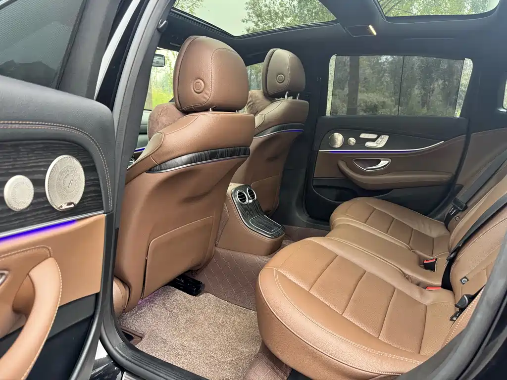 Mercedes-Benz E-Class — миниатюра 9