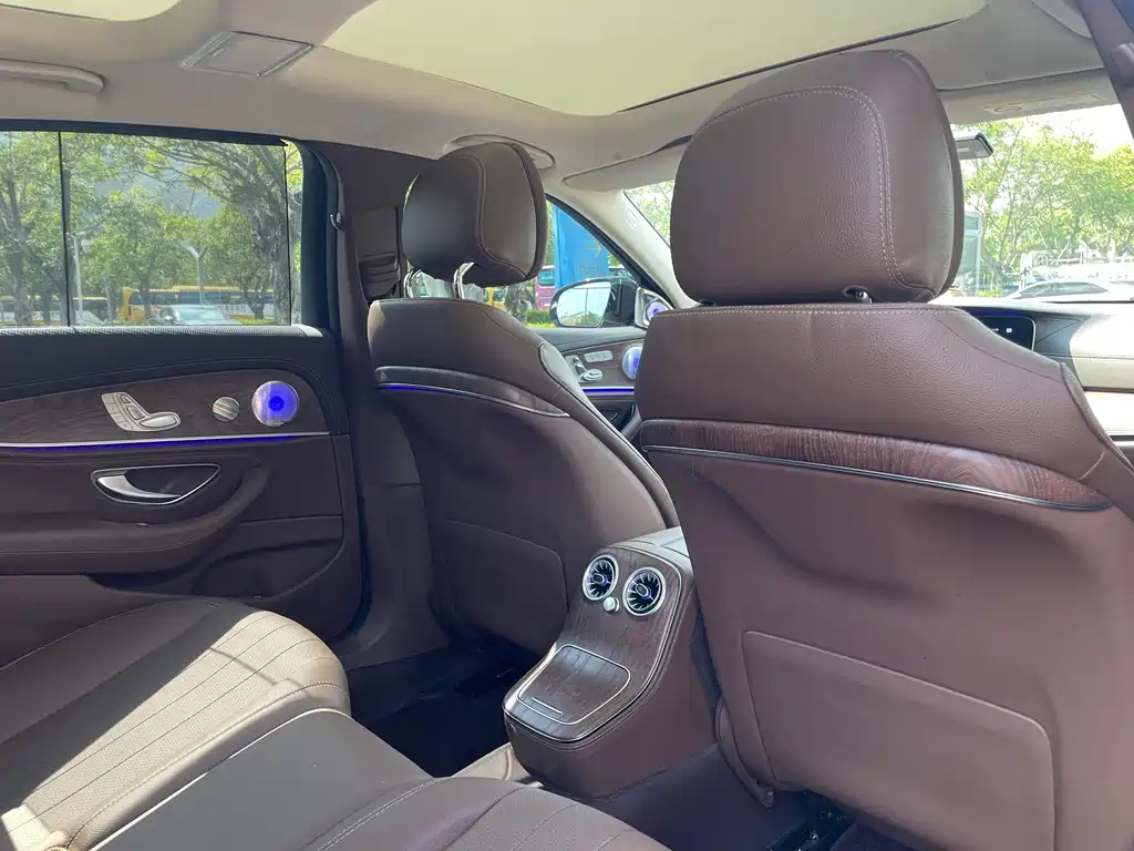 Mercedes-Benz E-Class — миниатюра 13