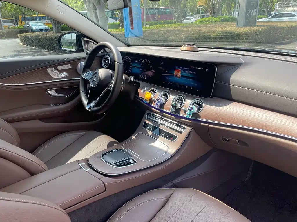 Mercedes-Benz E-Class — миниатюра 16