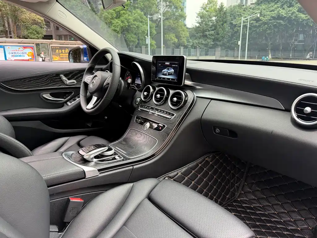 Mercedes-Benz C-Class — миниатюра 14
