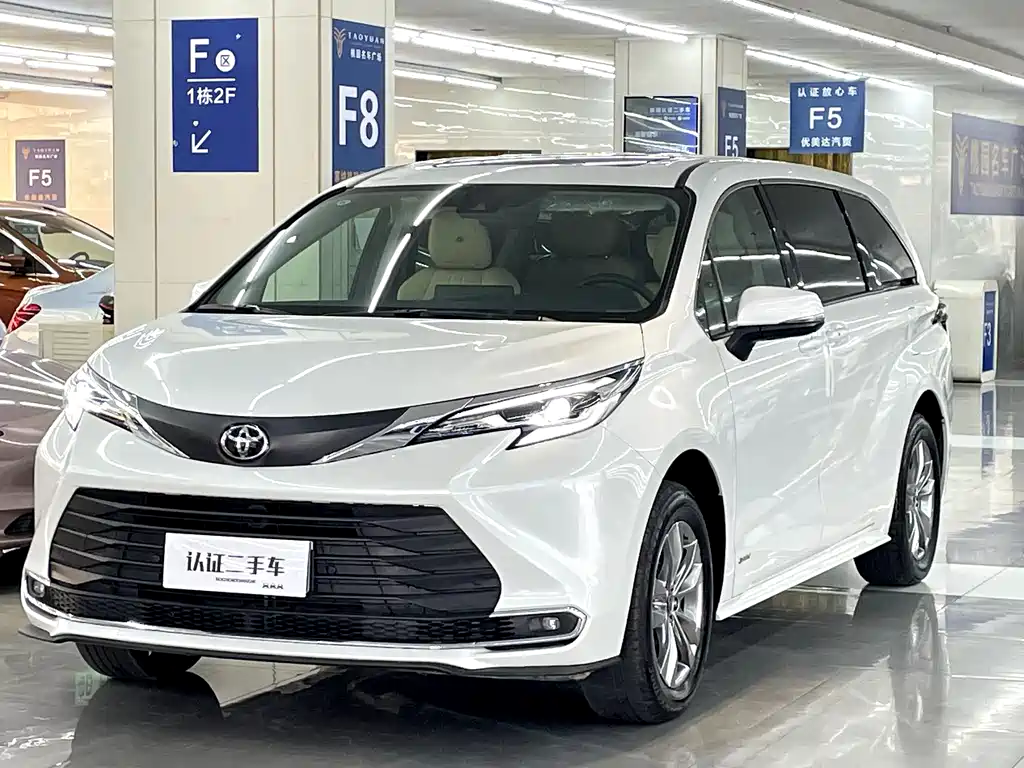 TOYOTA SIENNA