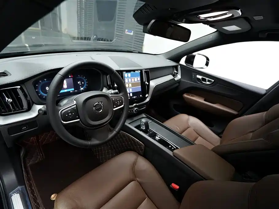 Volvo XC60 2024 B5 Luxury