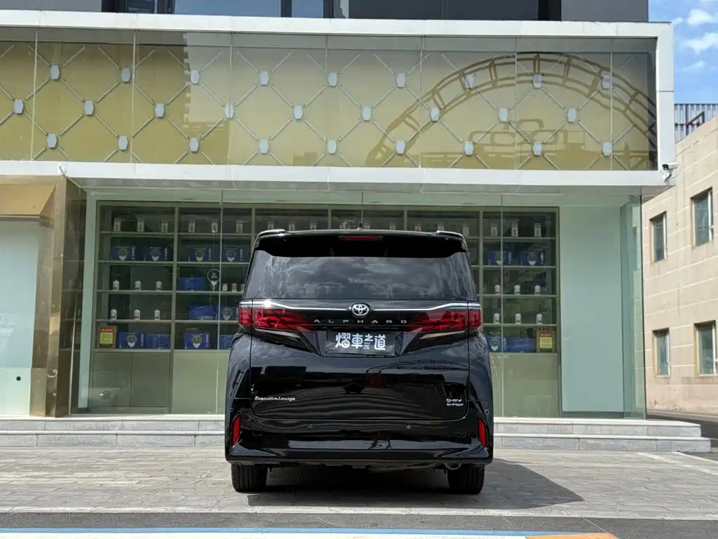 Toyota Alphard — миниатюра 4