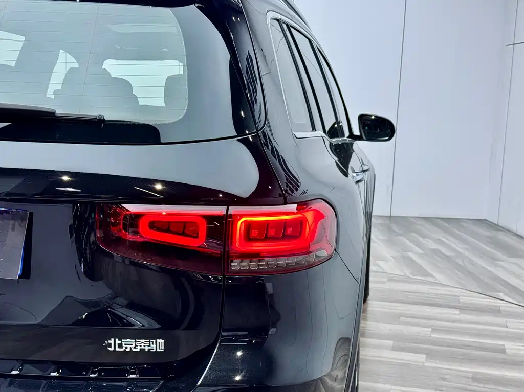 Mercedes-Benz GLB — миниатюра 30