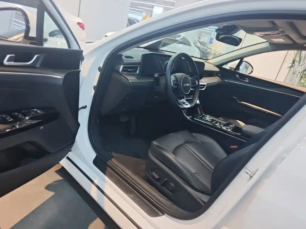 Kia K5 — миниатюра 16