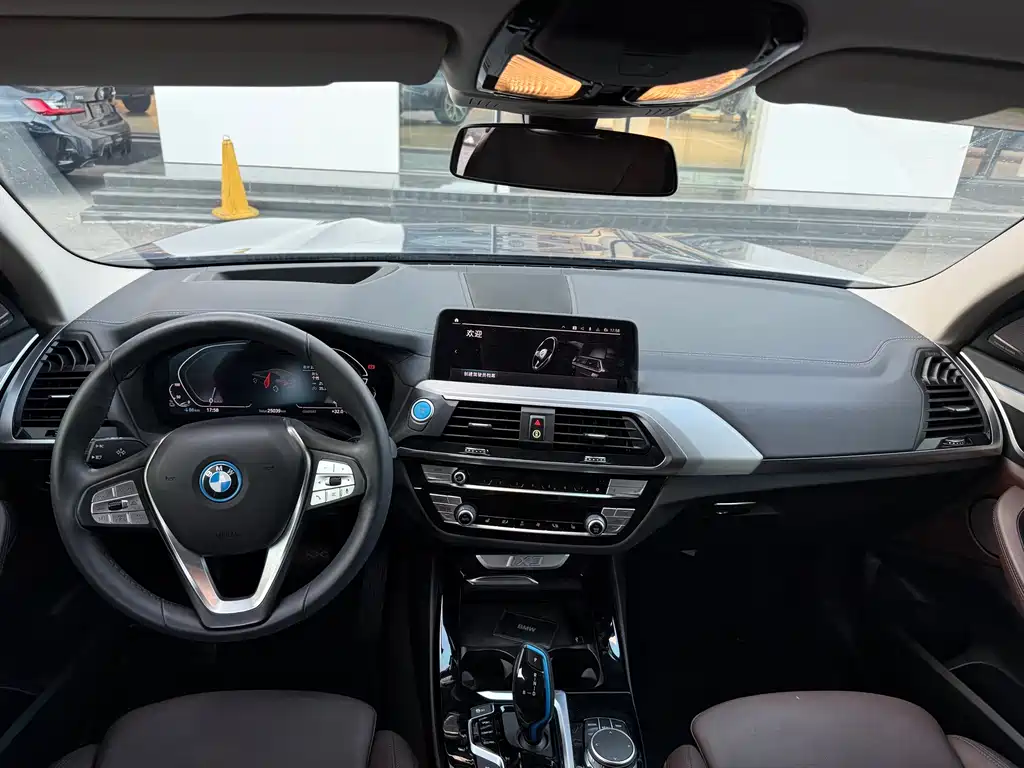 BMW iX3 — миниатюра 9