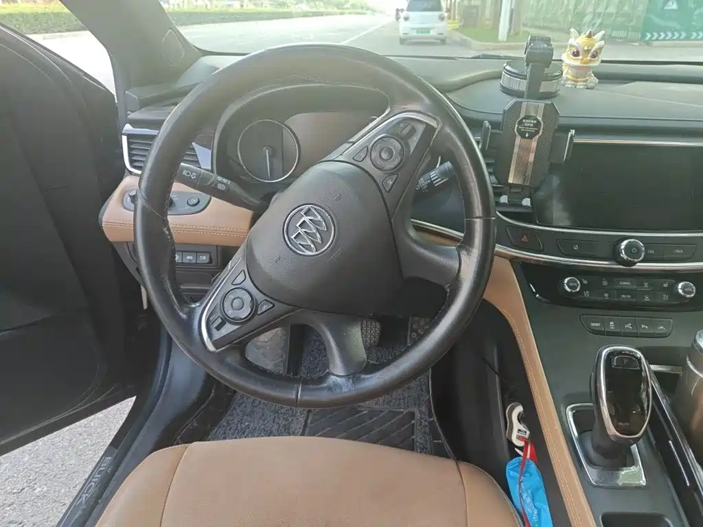Buick LaCrosse — миниатюра 3