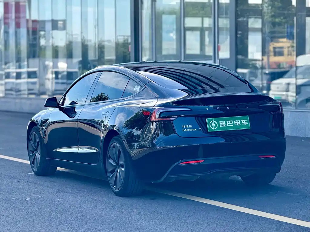 Tesla Model 3 — миниатюра 9