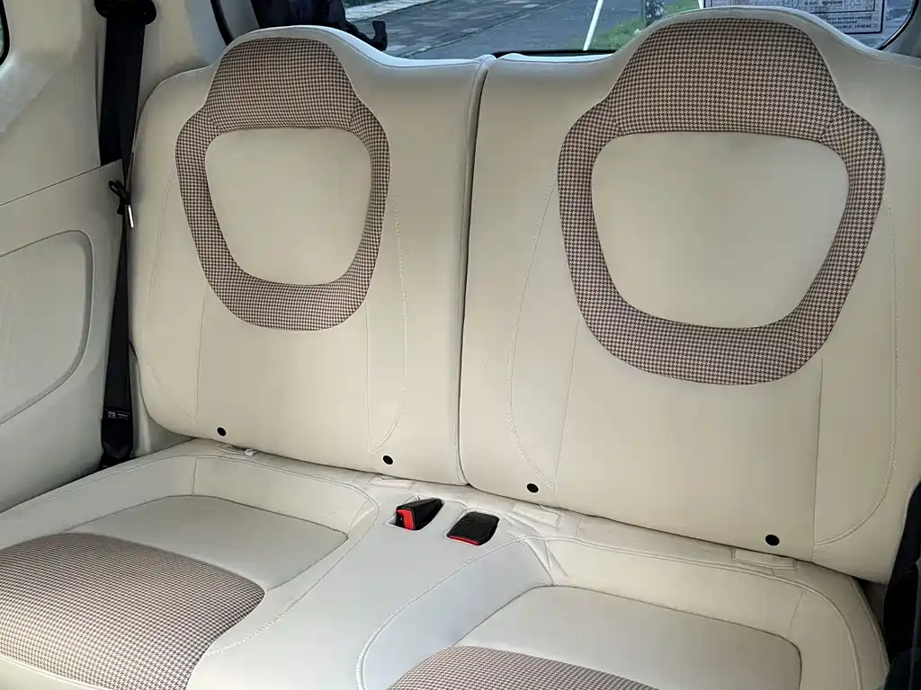 Wuling MINIEV — миниатюра 15