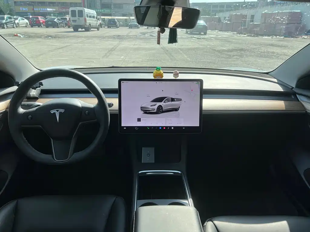 Tesla Model 3 — миниатюра 9