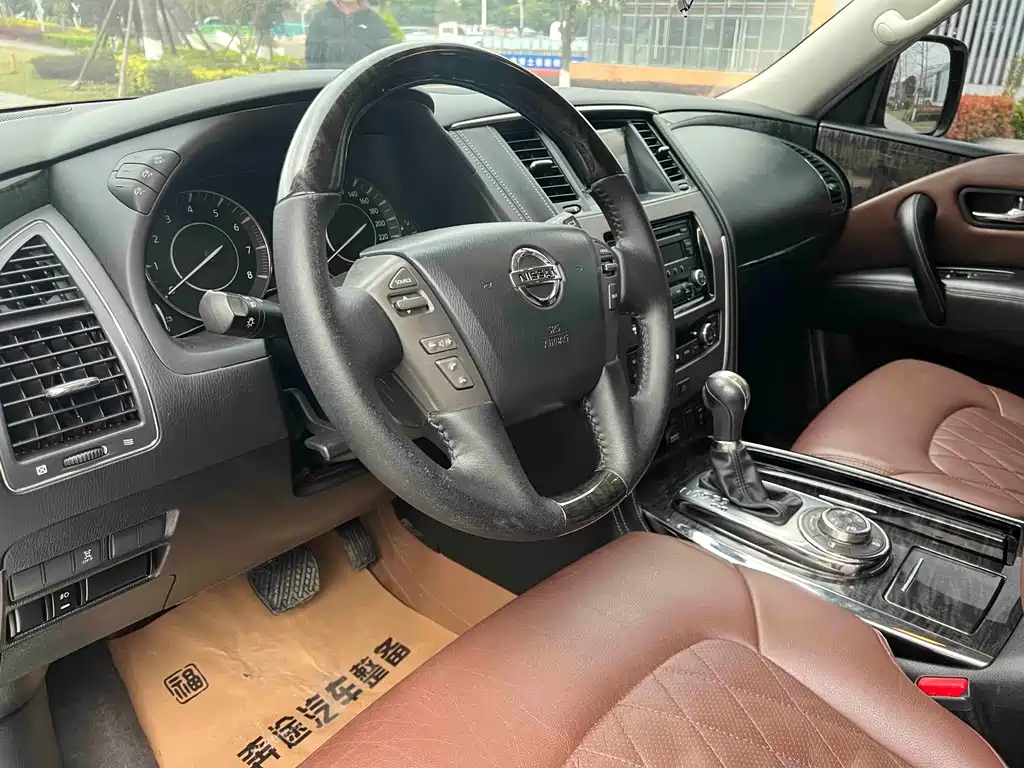 Nissan Patrol — миниатюра 5