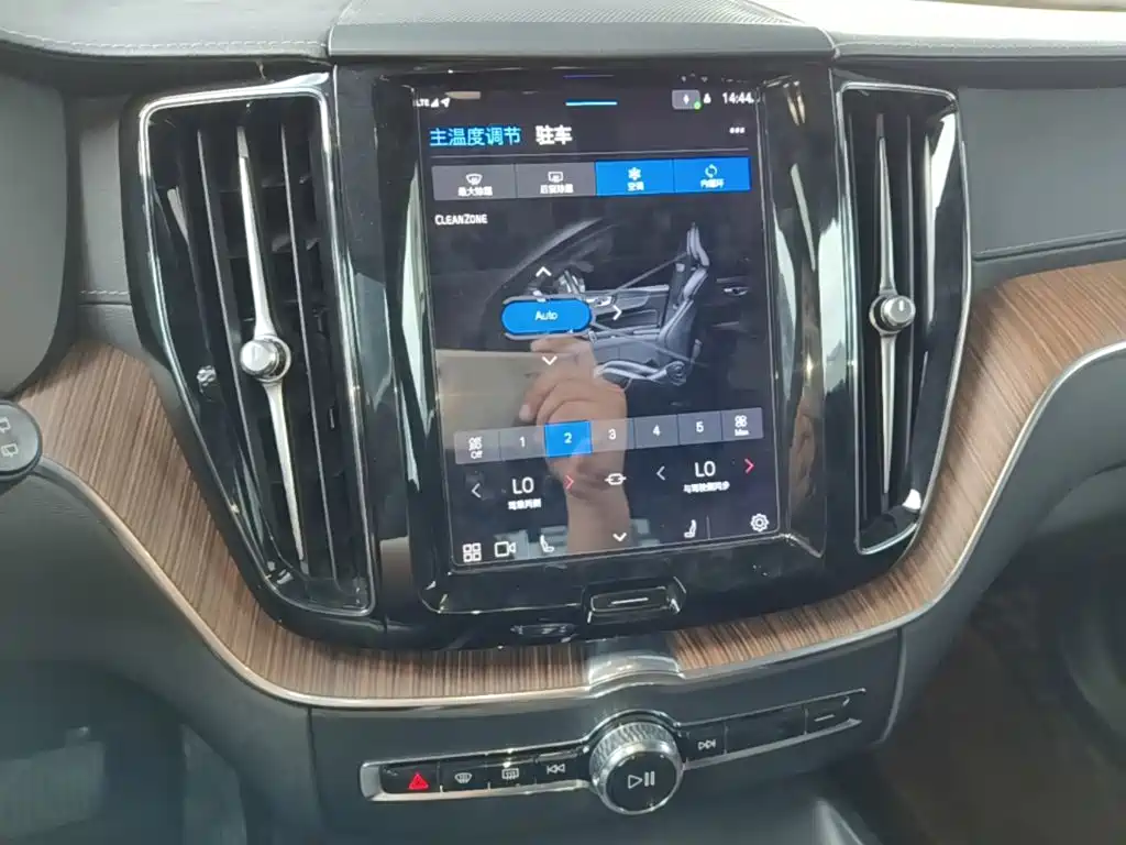Volvo XC60 — миниатюра 13