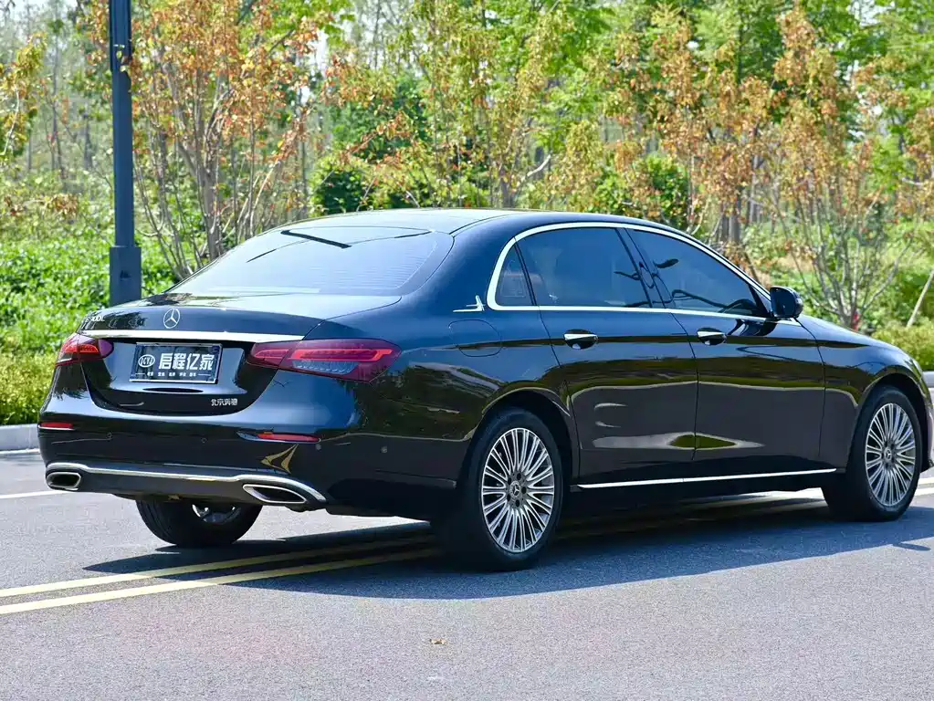 Mercedes-Benz E-Class — миниатюра 16