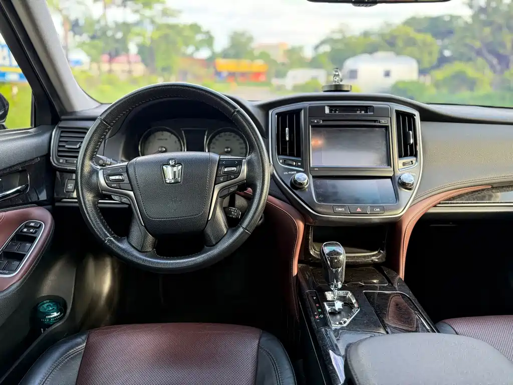 Toyota Crown — миниатюра 11