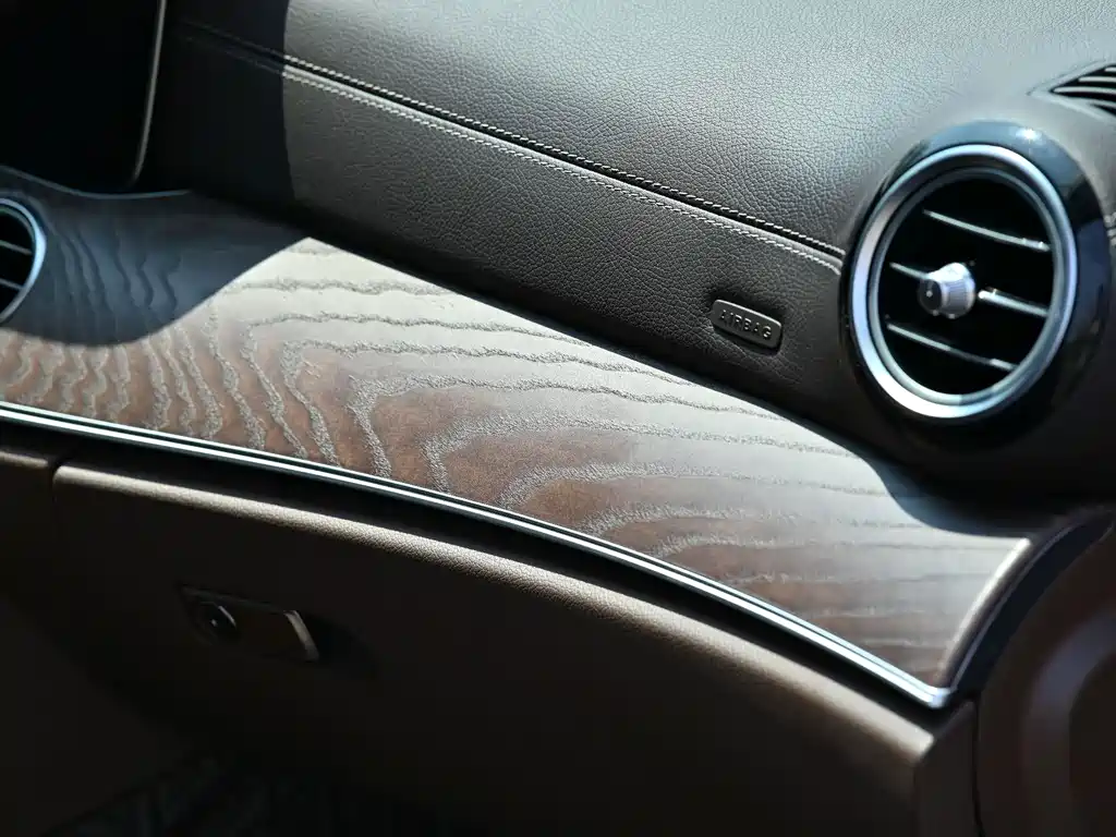 Mercedes-Benz E-Class — миниатюра 9