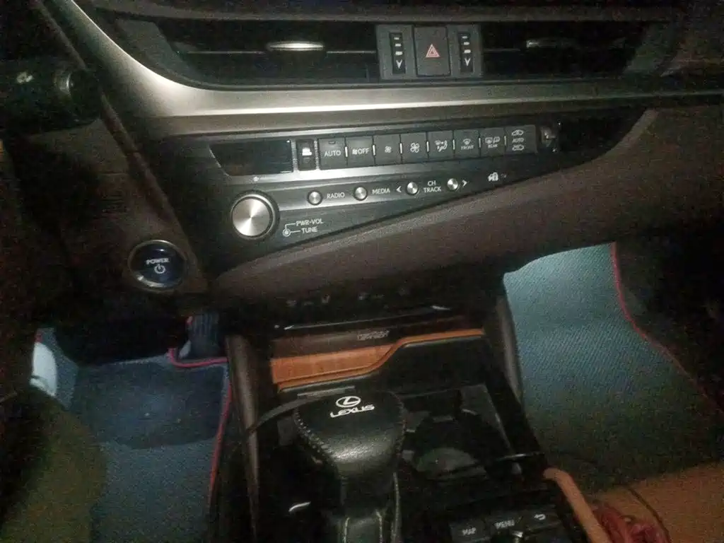 Lexus ES — миниатюра 14