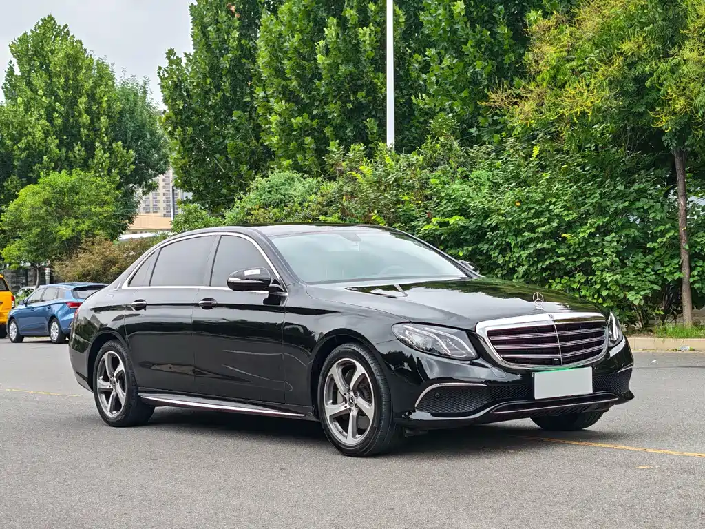Mercedes-Benz E-Class — миниатюра 3