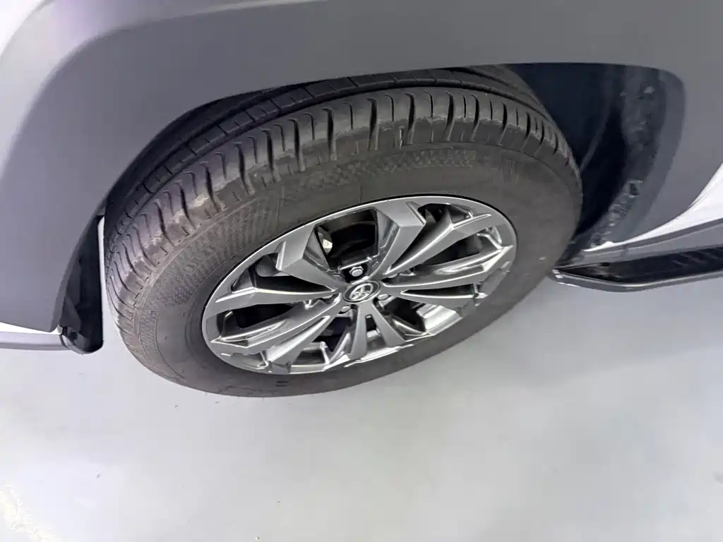 Toyota RAV4 — миниатюра 5