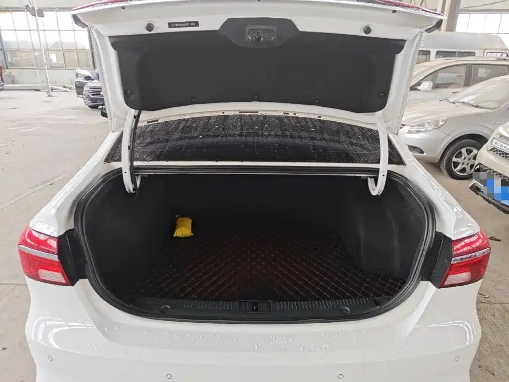 Roewe Roewe i6 Classic — миниатюра 19