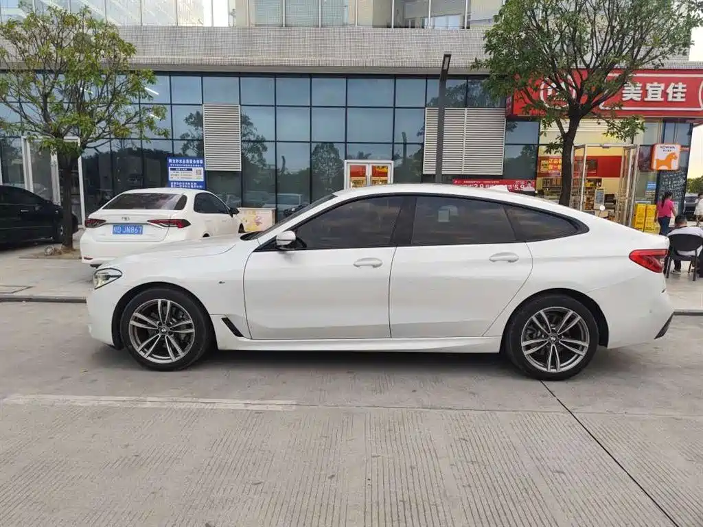 BMW 6 Series GT — миниатюра 6