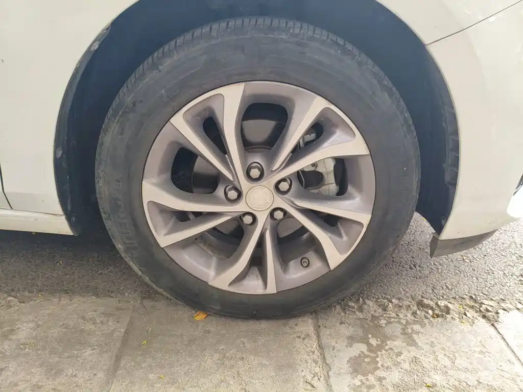 Buick Verano — миниатюра 8