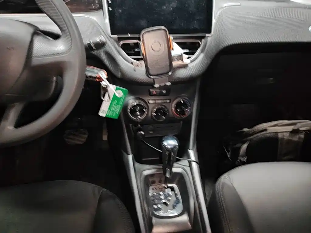 Peugeot 2008 — миниатюра 13