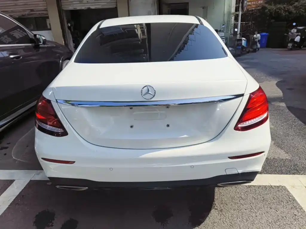 Mercedes-Benz E-Class — миниатюра 6