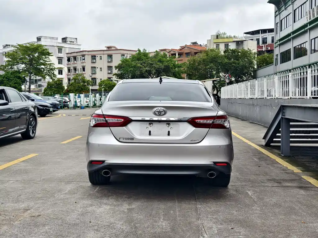 Toyota Camry — миниатюра 8