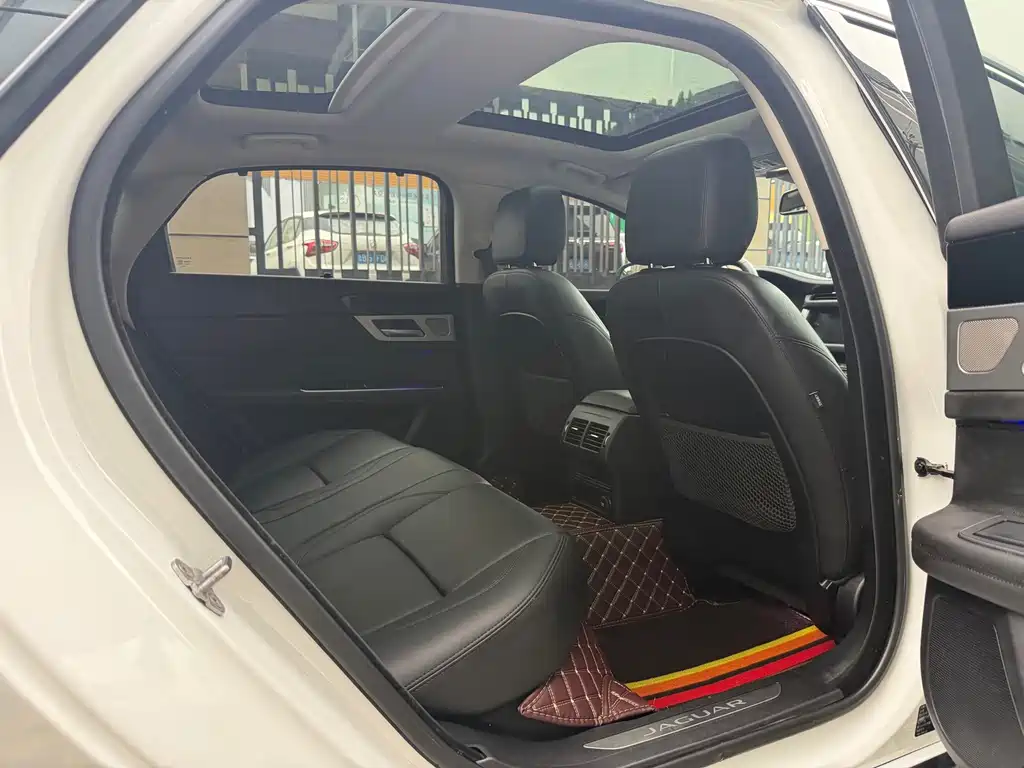 Jaguar XFL — миниатюра 11