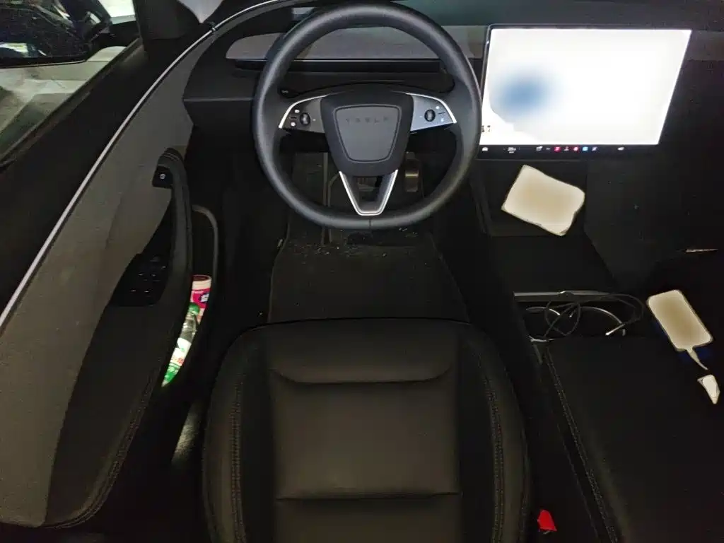 Tesla Model 3 — миниатюра 3