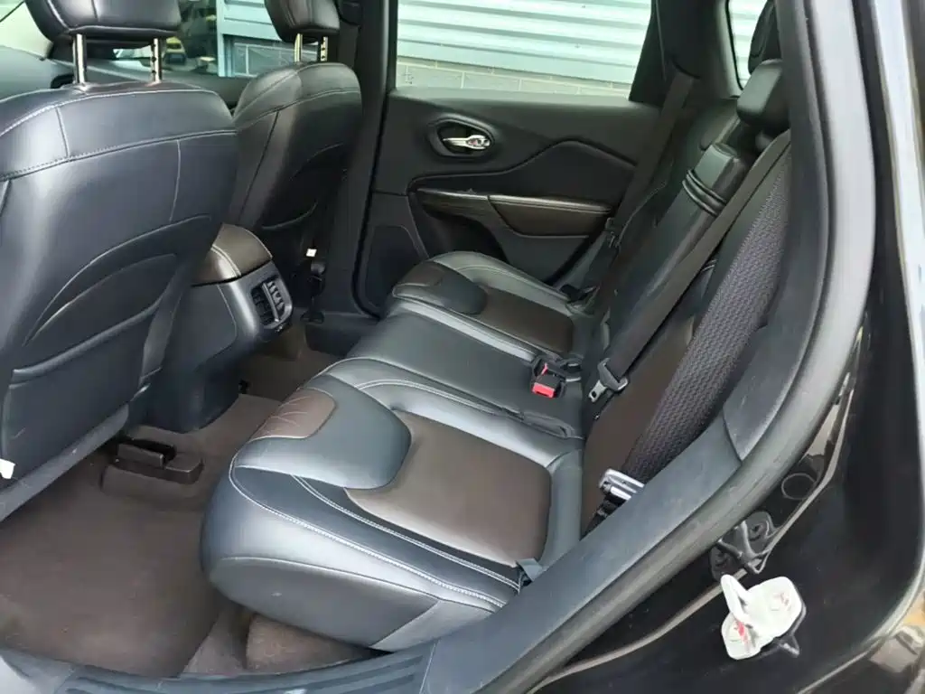 Jeep Cherokee — миниатюра 17