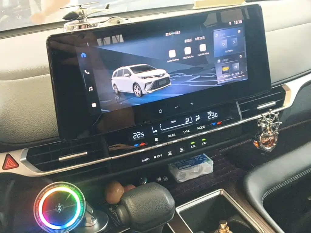 Toyota Granvia — миниатюра 13